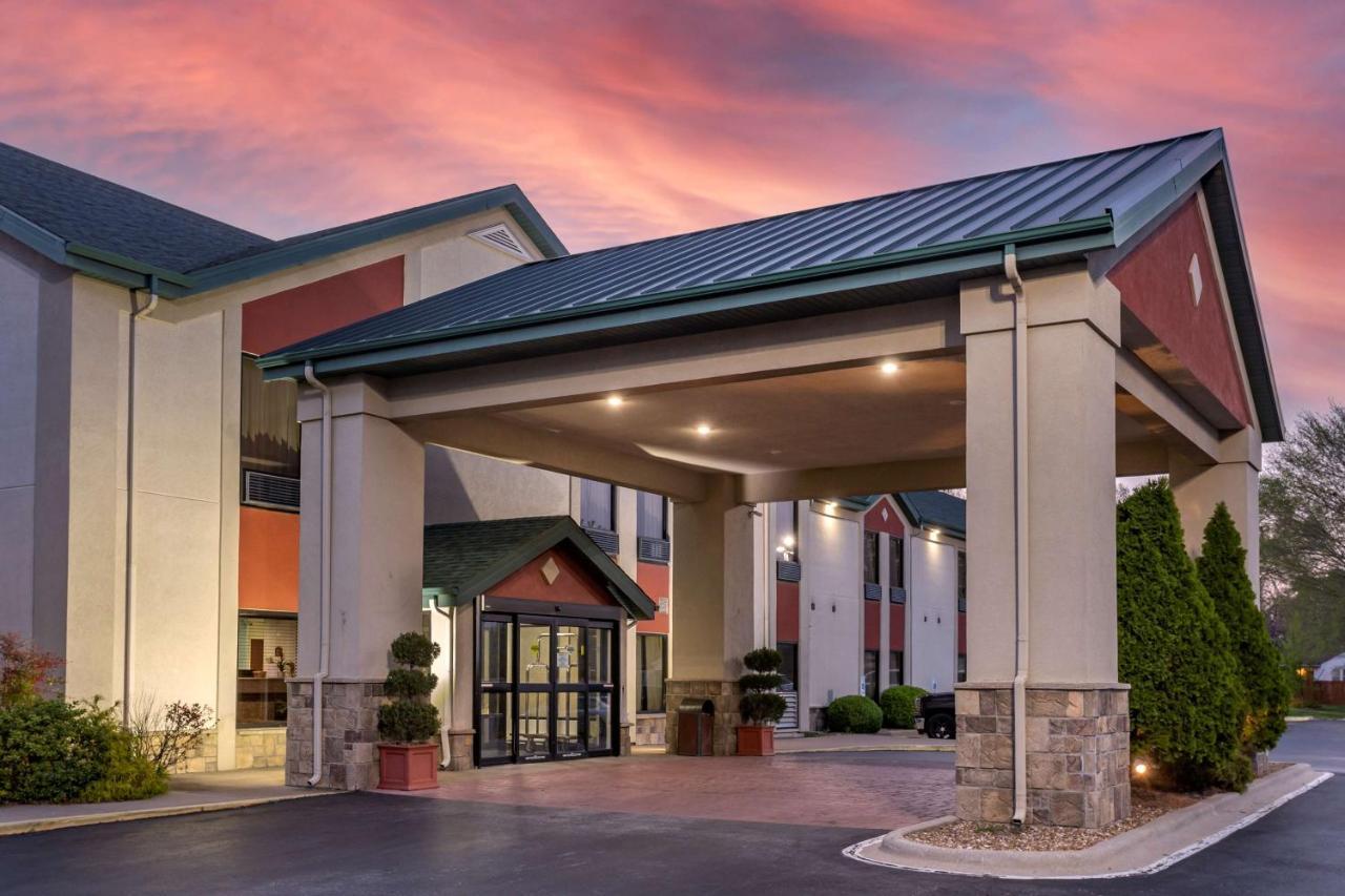 Best Western Plus Springfield Airport Inn Екстер'єр фото