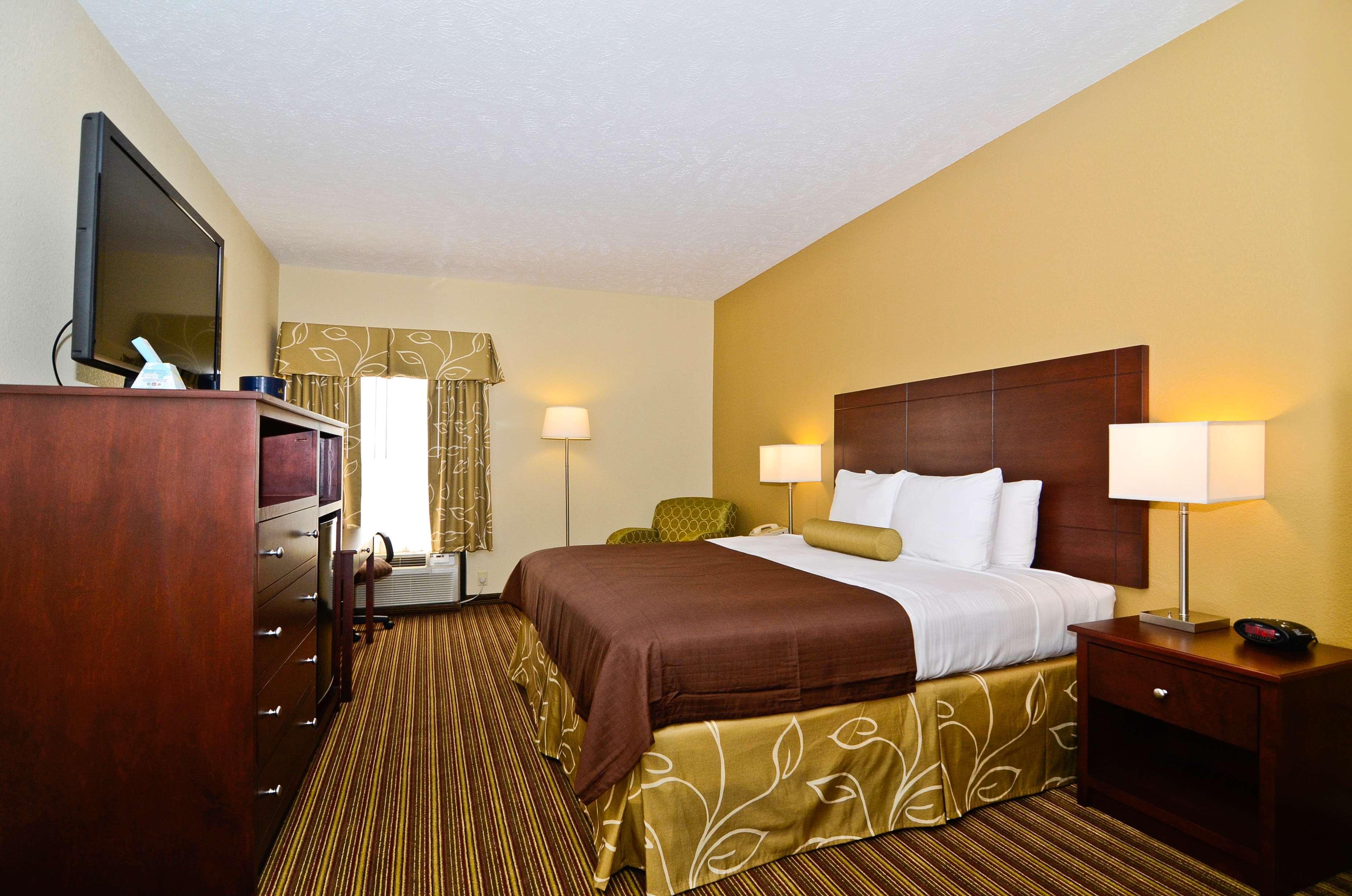 Best Western Plus Springfield Airport Inn Екстер'єр фото