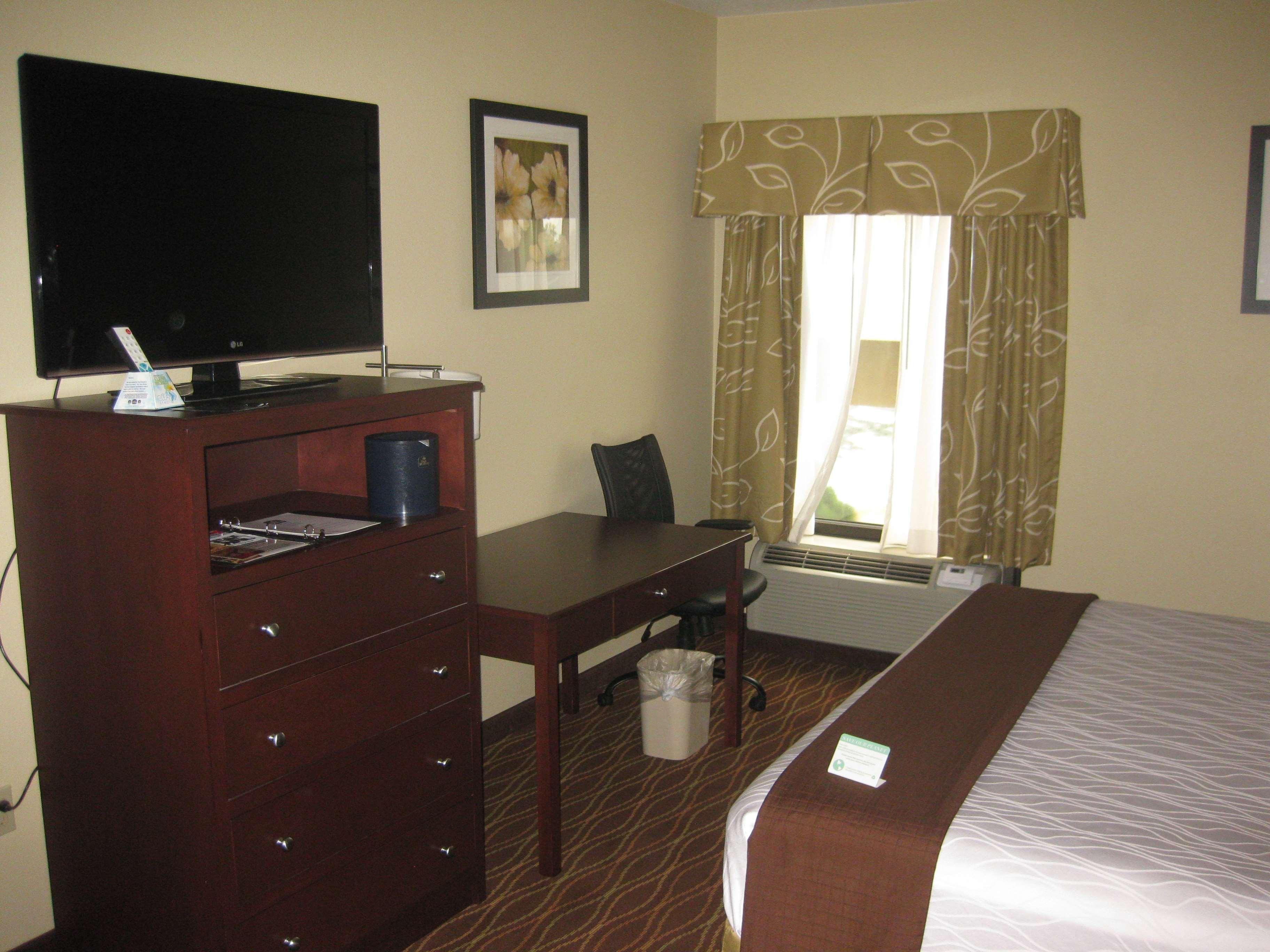 Best Western Plus Springfield Airport Inn Екстер'єр фото