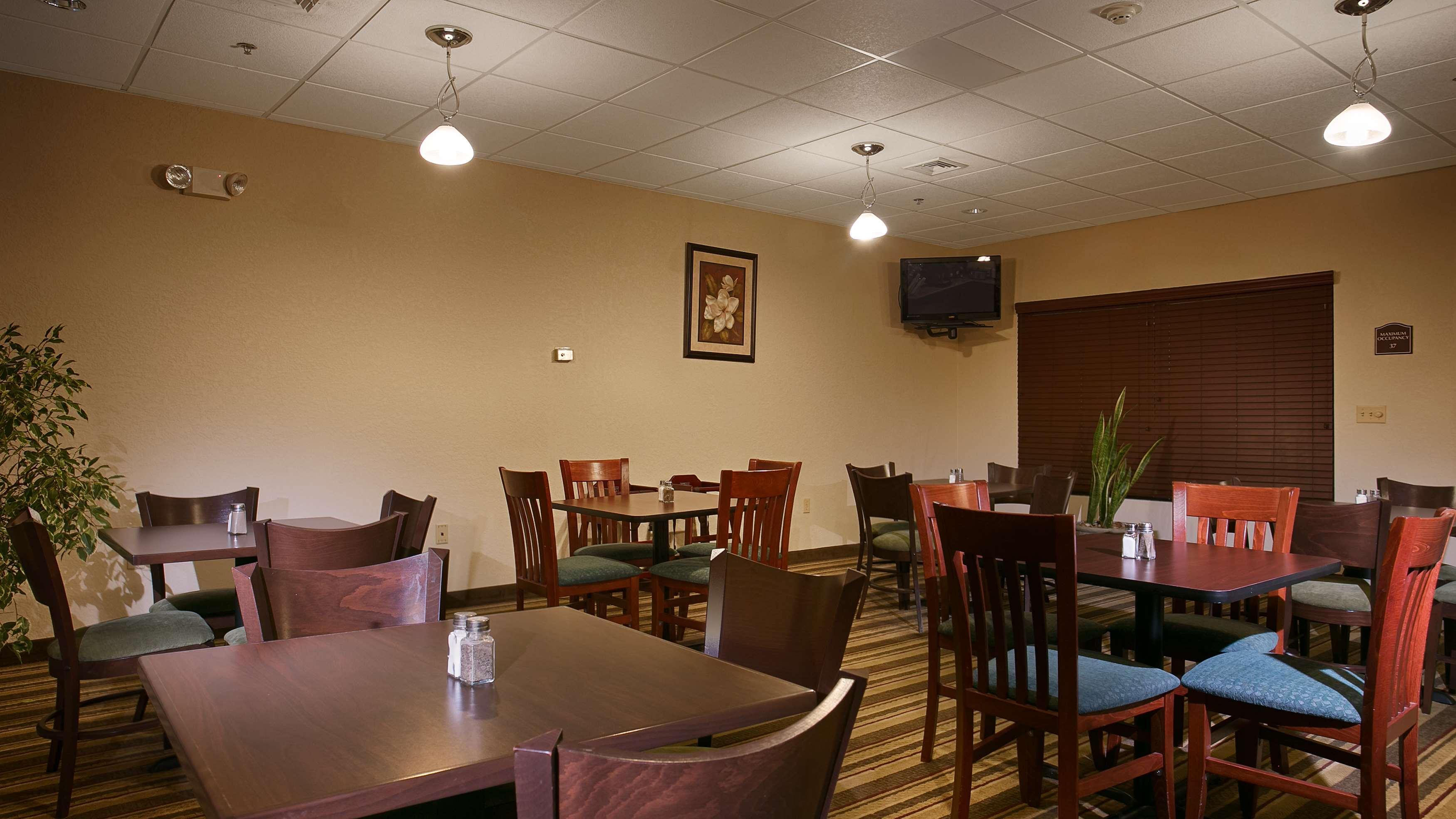 Best Western Plus Springfield Airport Inn Екстер'єр фото