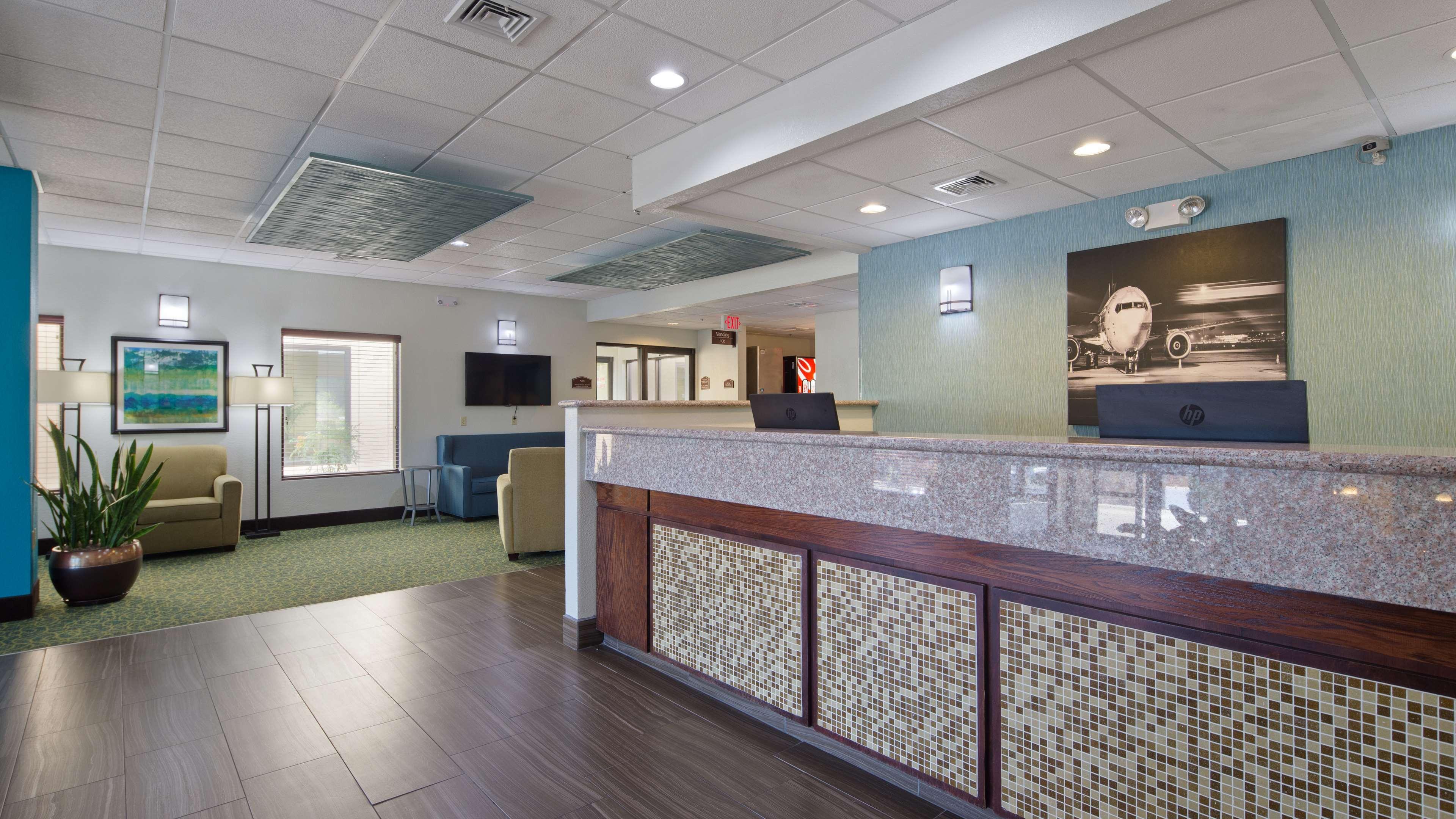 Best Western Plus Springfield Airport Inn Екстер'єр фото