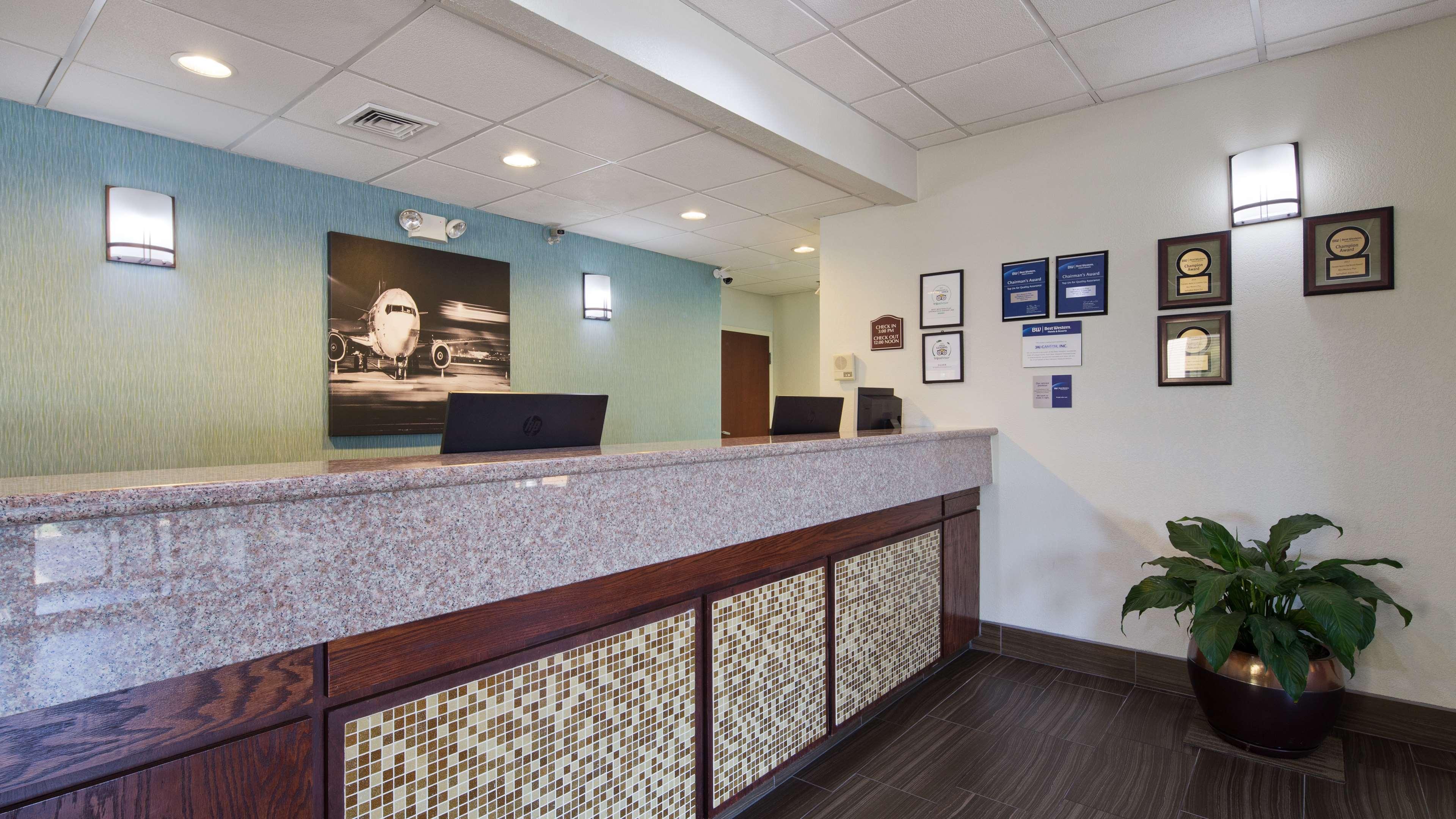 Best Western Plus Springfield Airport Inn Екстер'єр фото