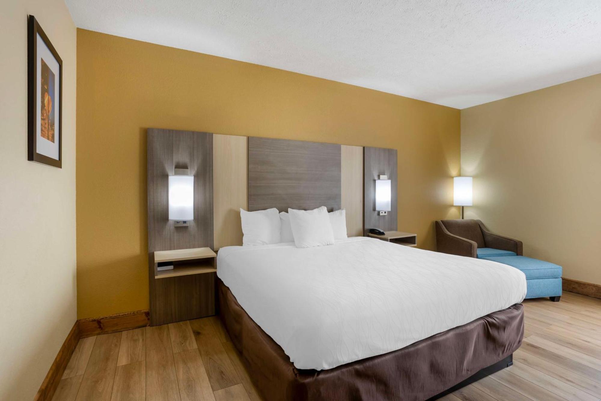 Best Western Plus Springfield Airport Inn Екстер'єр фото