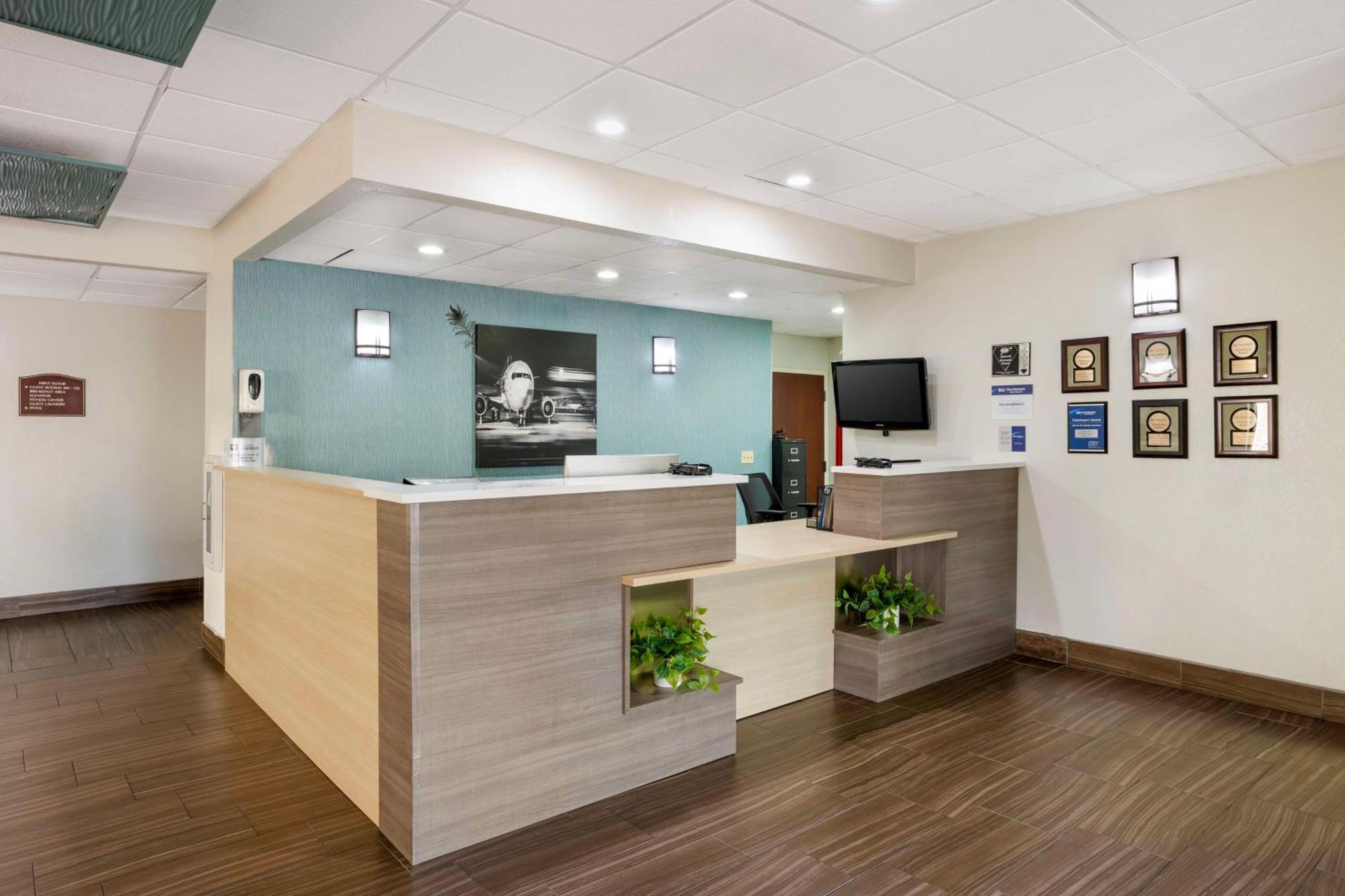 Best Western Plus Springfield Airport Inn Екстер'єр фото