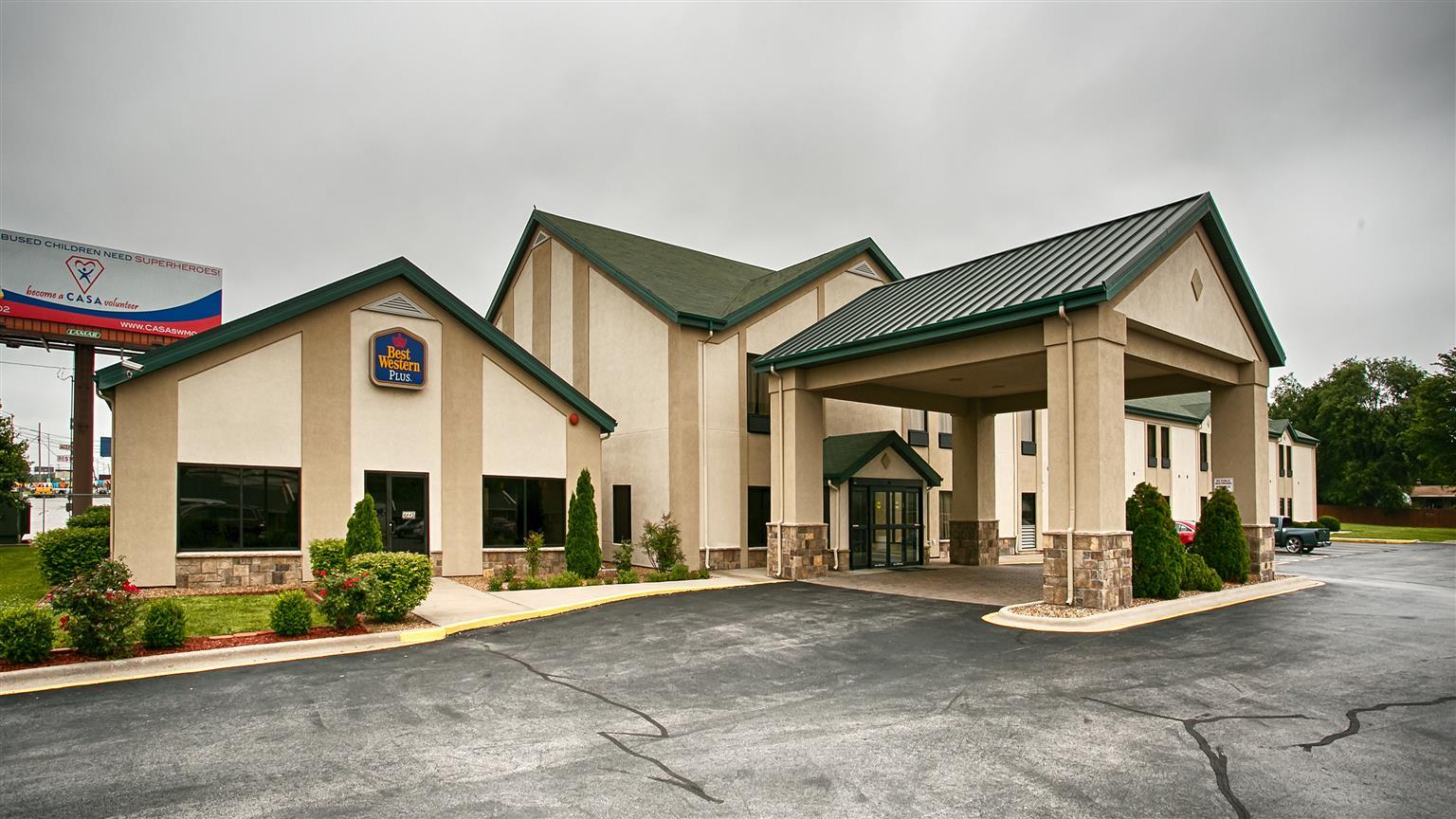 Best Western Plus Springfield Airport Inn Екстер'єр фото